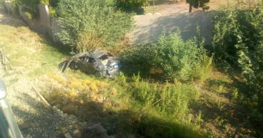 "يقظة السائق" توقف قطار أسوان - الإسكندرية بعد انقلاب سيارة ملاكى على السكة الحديد
