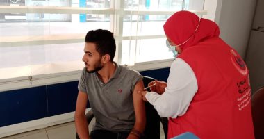 صحة القليوبية: فرق طبية للتطعيم بلقاح كورونا بالمصانع ودور المناسبات والمسنين