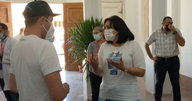 نائب وزير السياحة تتفقد معمل سحب عينات pcr بالغردقة وتلتقى السياح.. فيديو وصور