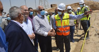محافظ الجيزة يتفقد مشروعات "حياة كريمة" بقرى أطفيح