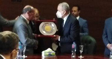 رئيس النيابة الإدارية يستقبل رئيس محكمة النقض لتهئنته بقرب خروجه للمعاش