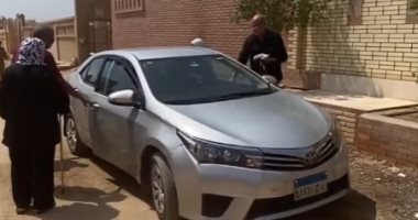 ماذا قال أشقاء سمير غانم عند مغادرة قبر الراحلة دلال عبد العزيز.. فيديو