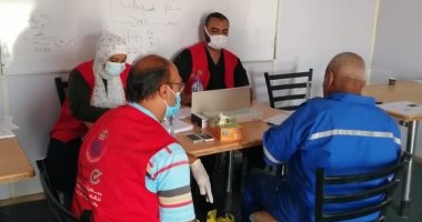 صحة البحر الأحمر: فرق طبية تجوب المدن لتطعيم المواطنين بلقاح كورونا.. صور