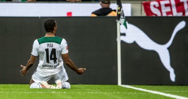 لاعب مونشنجلادباخ يسجل أول أهداف الدورى الألمانى فى البايرن.. فيديو