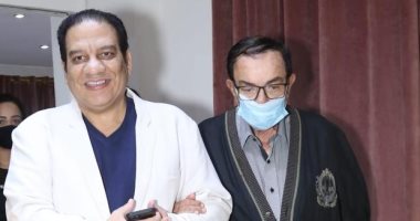 سمير صبرى يهدى ملابس فرقته الاستعراضية لقطاع الفنون الشعبية بوزارة الثقافة