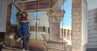شاب يحول أكشاك الكهرباء لرسومات فرعونية بقنا.. صور
