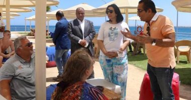 نائب وزير السياحة تتابع الإجراءات الصحية بالغردقة وشرم الشيخ وتلتقى بالسياح..صور