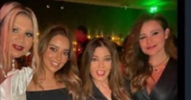 الديفا وليلى علوى وإلهام شاهين وبلقيس يحتفلن بافتتاح مسرح استعراضى بالساحل الشمالى