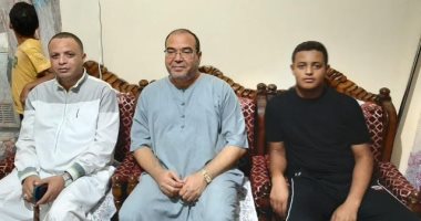 والد الأول بالثانوية الازهرية على مستوى الجمهوري: ابني حقق لي حلمي بمكالمة شيخ الأزهر 