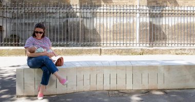 صديقة للبيئة.. مقاعد للتبريد فى فرنسا لمواجهة ارتفاع درجات الحرارة "صور"