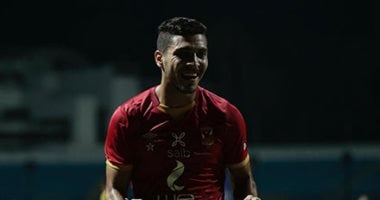 محمد شريف يشارك فى جزء من مران الأهلي اليوم