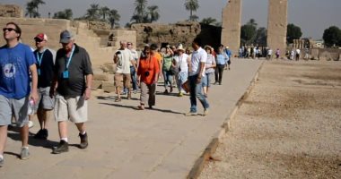 معبد دندرة بقنا يستقبل 150 سائحًا روسيًا بعد استئناف رحلات الطيران الروسية