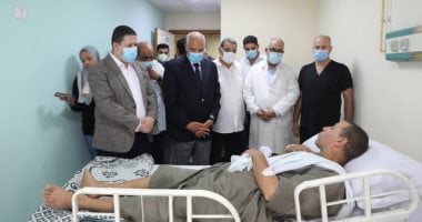 محافظ الجيزة يزور مصابى حادث تصادم البدرشين ويوجه بصرف إعانات لأسرهم.. صور