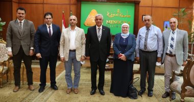 رئيس جامعة المنوفية يستقبل لجنة من قطاع الحاسبات والمعلومات بالمجلس الأعلى