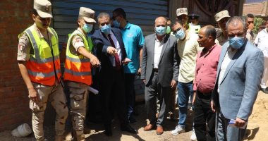 محافظ المنوفية يتفقد مشروعات حياة كريمة بقرى الشهداء ورصف شارع النجار.. صور