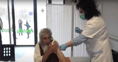 بعد 20 سنة خلوة.. رجل الكهف الصربى يقطع عزلته للحصول على لقاح كورونا "صور"