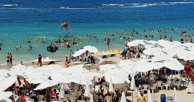 حملة لمنع المصطافين من الخروج بملابس غير لائقة على كورنيش الإسكندرية لأول مرة.. نشر لوحات توعية وبانرات للحد من انتشار هذه الظاهرة.. نسبة الإشغال وصلت لـ 100%.. و"السياحة والمصايف" تضبط 68 مخالفة.. صور وفيديو