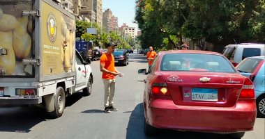الجيزة تتخلص من انفلات السايس.. بدء تطبيق قانون انتظار السيارات بالدقى..فيديو