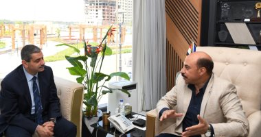 محافظ أسوان يبحث مع مدير الأمن الجديد مواجهة الإشغالات والاختناقات المرورية‎‎