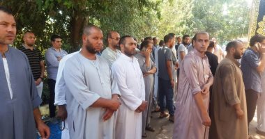 حفل زفاف تحول لمأتم.. عزاء ضحايا حادث غرق العروسين بالبحيرة (فيديو)