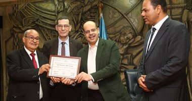 نقابة الصحفيين تكرم الكاتب الصحفى أكرم القصاص على دوره المتميز بالصحافة