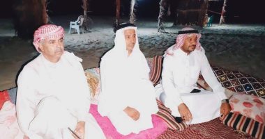 رمال شاطئ العريش تحتضن أمسيات إحياء التراث السيناوى.. باحثون وشعراء يعيدون استحضار فنون شعبية اندثرت.. نشاط جديد من نوعه يجذب المصطافين من جميع الفئات.. وأهم فقرات العرض "مبارزات شعرية وفن السامر السيناوى"..صور