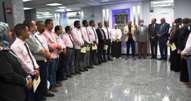 محافظ أسوان يتفقد التشغيل التجريبى بمركز التحول الرقمى وربطه بـ11 مركزا