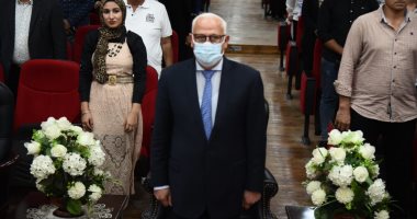 محافظ بورسعيد يكرم أوائل الدبلومات الفنية.. صور