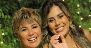 "أم العروسة" مفيدة شيحه تحتفل بخطوبة ابنتها في حفل عائلى.. صور