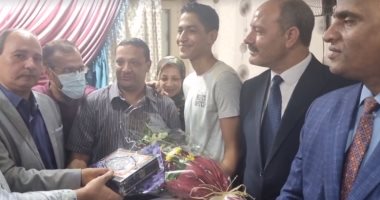 فرحة وزغاريد فى منزل الثانى على الثانوية العامة.. ووكيل تعليم سوهاج يقدم التهانى