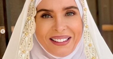 دينا فى صور جديدة بالحجاب وعباية بيضاء على إنستجرام 