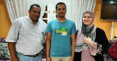 فرحة النجاح.. الثانى على الجمهورية "دمج" أجرى 27 عملية فى عينه.. حسام محمد النوبى تعرض لإصابة بقلم رصاص فى عينه بالابتدائية.. يحلم بالالتحاق بكلية الطب.. ووالده: رفع راسى.. صور وفيديو
