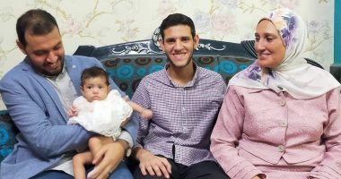 الثانى على الجمهورية فى الثانوية العامة: صليت ركعتين شكر أول ما سمعت النتيجة..الكتاب المدرسى فادنى فى الكيمياء.. أحمد أسامة: كان نفس والدى يكون حاضر معايا هذه اللحظة.. ووالدته: تركته يعتمد على نفسه.. صور