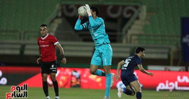 أحمد سمير يهدد مرمى الأهلي والشناوي ينقذ الموقف.. فيديو