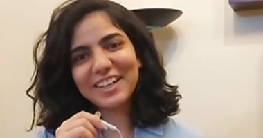 "اليوم السابع" فى منزل الأول على الجمهورية أدبى.. "فريدة" تتلقى مكالمة تليفونية من المحافظ والوزيرة "نبيلة مكرم" خريجة المدرسة نفسها.. وتؤكد: كان هدفى المركز الأول.. ومن جد وجد وربنا بيكون معاه.. صور وفيديو