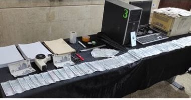 القبض على طالب وتاجر لاتهامهما بترويج العملات المزورة عبر فيس بوك