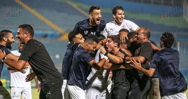 كارتيرون يجتمع مع لاعبى الزمالك والجهاز المعاون.. وتأهيل عبد الله جمعة