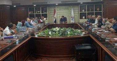 نائب محافظ بنى سويف يبحث آليات النهوض بقطاع المشروعات المتوسطة والصغيرة