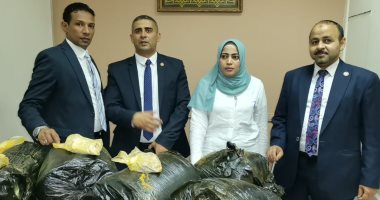 مهربو المخدرات فى قبضة الأمن بمطار القاهرة.. رصد عدة محاولات تهريب للمواد السامة قبل العبور بها لداخل البلاد.. ضبط راكب أخفى الماريجوانا داخل الشيكولاتة.. وإحباط محاولتى تهريب 81 كيلو من نبات القات المخدر.. صور