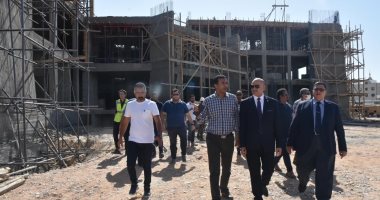 رئيس جامعة الأقصر يتفقد أعمال الإنشاءات بكليات مدينة طيبة.. صور