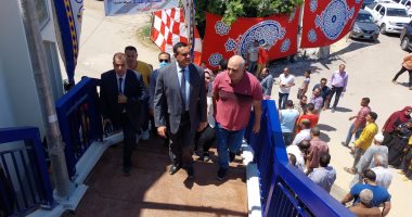 محافظ البحيرة يفتتح كوبرى مشاة أعلى الطريق الزراعى بقرية أبو زهرة.. صور