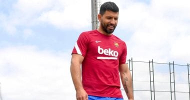 سيرجيو أجويرو يكشف عن رقم قميصه مع برشلونة 