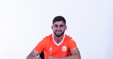 أول الصفقات .. فاركو يعلن التعاقد مع  المهاجم الجزائرى رزقى حمرون 