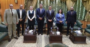 وفد تنسيقية شباب الأحزاب يدعم مبادرة "مصر بكم أجمل" لذوى الهمم ببورسعيد