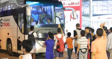 الزمالك يتلقى دعمًا من الناشئين أمام حافلته قبل مواجهة سيراميكا.. صور