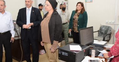 جامعة أسيوط تطلق فرق طبية متنقلة لتطعيم أفراد الجامعة وأسرهم بلقاح كورونا