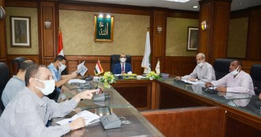 نائب محافظ سوهاج يتابع إجراءات تلبية خدمات المواطنين بالمراكز التكنولوجية