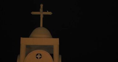 هل ظهرت السيدة مريم العذراء فى حلوان؟.. وكيل المطرانية: الظهور لم يتحقق وخالف شروط المجمع المقدس.. ويؤكد: ظهورها الحقيقى خير لبلادنا.. كاهن الكنيسة: تعاملنا مع الموقف بهدوء لمنع الزحام
