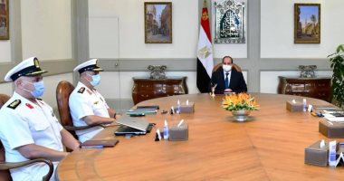 الرئيس السيسى يطلع على عرض لأحدث التقنيات الهندسية لبناء الموانئ البحرية