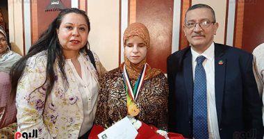 استجابة للتاسعة.. محافظ الشرقية يعلن تكريمه الطالبة سهيلة فتحى